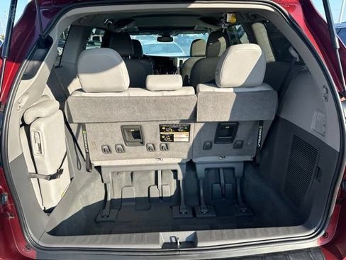 Used 2020 Toyota Sienna XLE w/ Carpet Mat Package FWD image 16