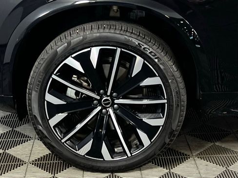 Used 2025 Volvo XC90 B6 Plus image 10