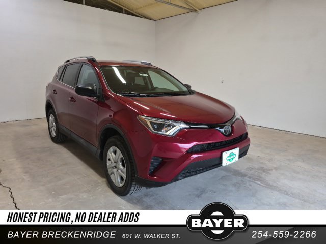 Used 2018 Toyota RAV4 LE FWD image 1