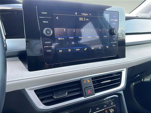 Used 2025 Volkswagen Taos SE image 27