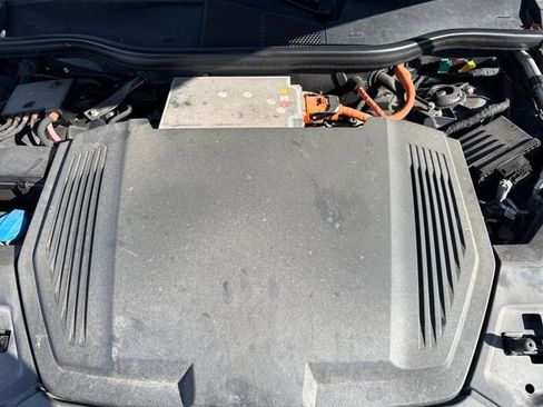 Used 2022 Audi e-tron Premium image 22