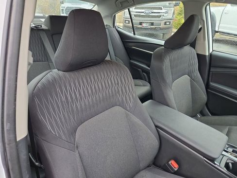 Used 2025 Toyota Camry LE image 31