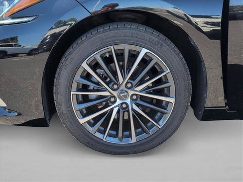Used 2025 Lexus ES 300h w/ Premium Package FWD image 25
