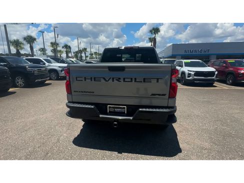 Used 2023 Chevrolet Silverado 1500 ZR2 w/ Technology Package AWD/4WD image 3