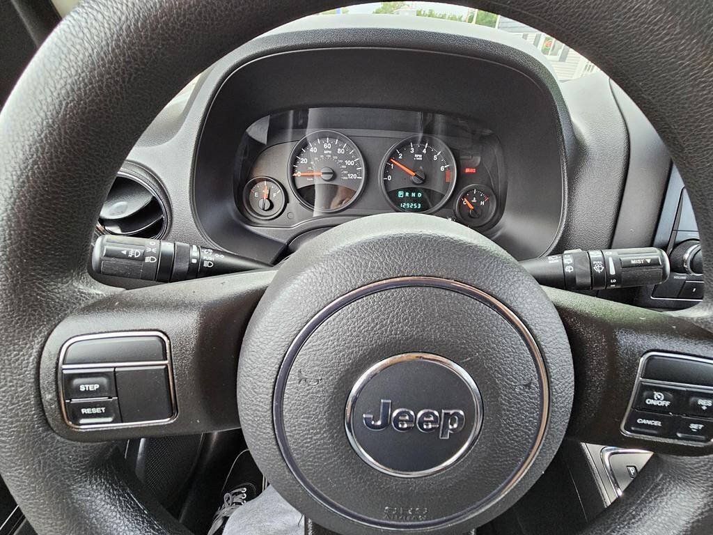 Used 2013 Jeep Compass Sport AWD/4WD image 3