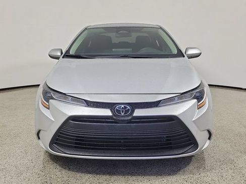 Used 2023 Toyota Corolla LE FWD image 3