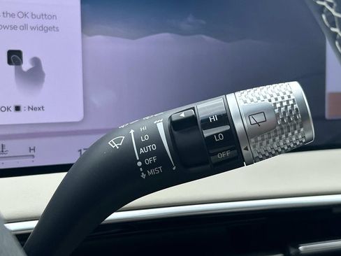 New 2026 Genesis GV70 2.5T Advanced AWD/4WD image 33