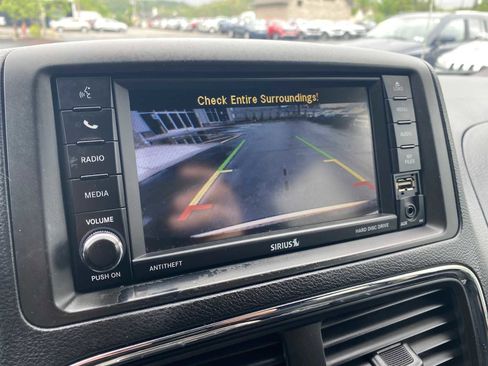 Used 2017 Dodge Grand Caravan SXT w/ Rear Park Assist Package FWD image 20