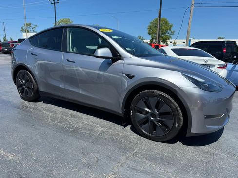 Used 2024 Tesla Model Y Long Range AWD/4WD image 5