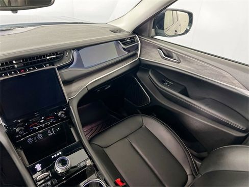 Used 2023 Jeep Grand Cherokee 4WD 4xe image 23