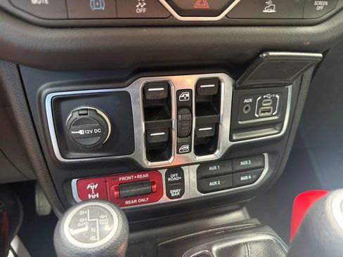 Used 2024 Jeep Wrangler Unlimited Rubicon 4xe AWD/4WD image 27