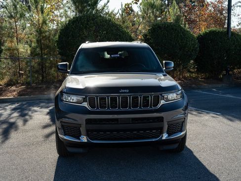 Used 2025 Jeep Grand Cherokee L Laredo RWD image 2