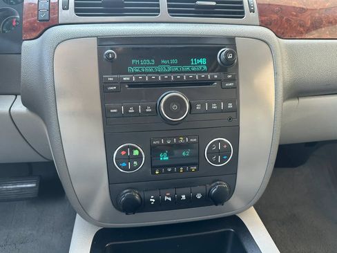 Used 2009 GMC Yukon XL SLT w/ Preferred Package AWD/4WD image 15
