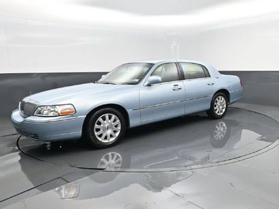 Used 2010 Lincoln Town Car Signature Limited