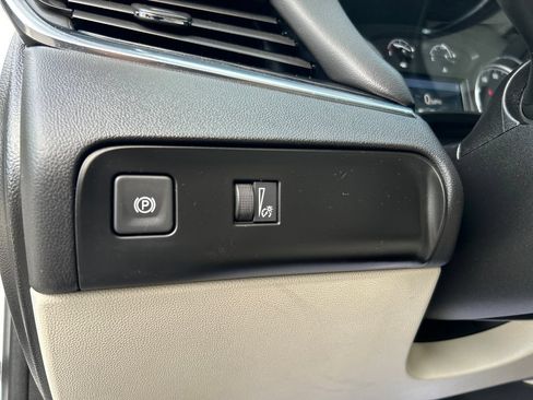 Used 2024 Buick Enclave Essence AWD/4WD image 23