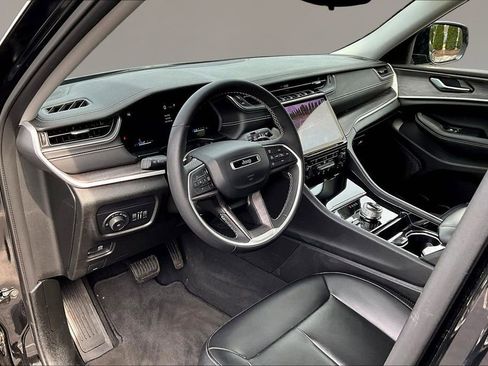 Used 2023 Jeep Grand Cherokee L Limited AWD/4WD image 17