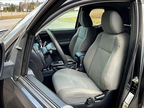Used 2020 Toyota Tacoma SR w/ SX Package image 9