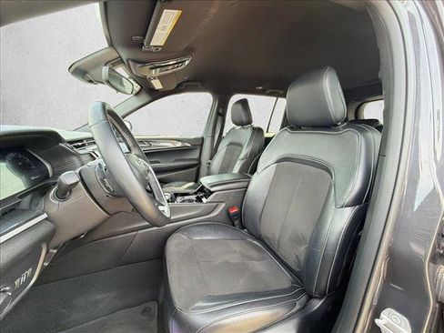 Used 2022 Jeep Grand Cherokee Altitude AWD/4WD image 14