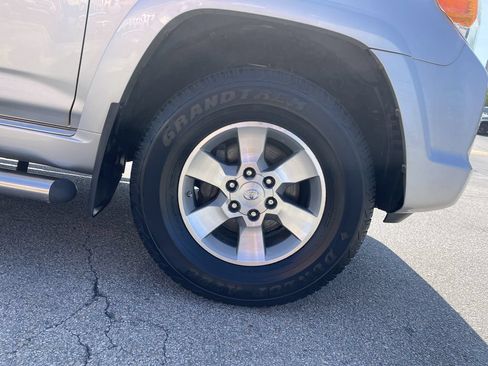 Used 2011 Toyota 4Runner SR5 AWD/4WD image 11