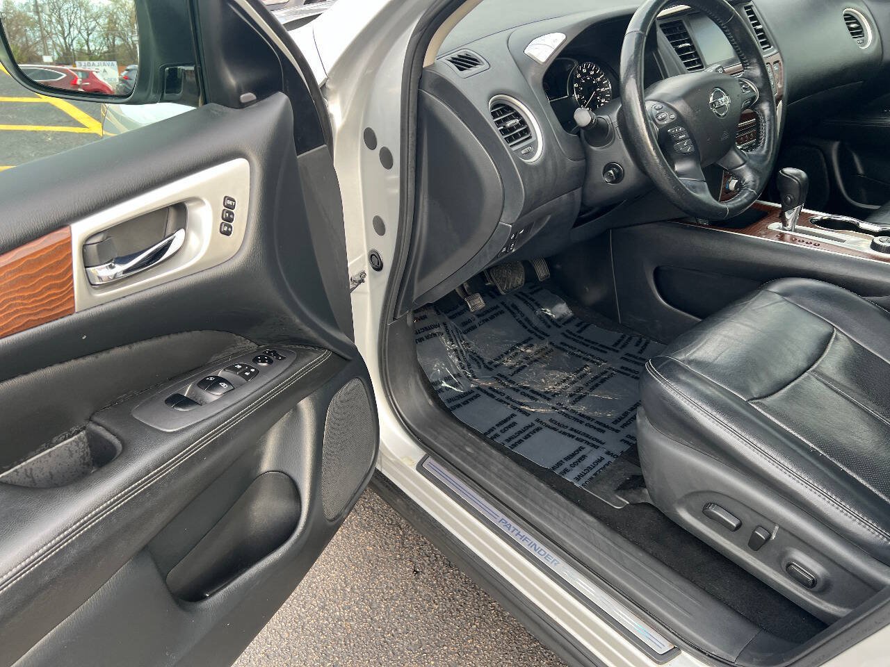 Used 2018 Nissan Pathfinder Platinum AWD/4WD image 18