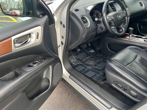 Used 2018 Nissan Pathfinder Platinum AWD/4WD image 18
