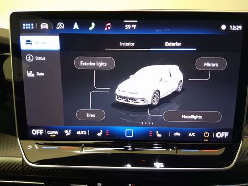 Used 2025 Volkswagen Golf R Black Edition image 28