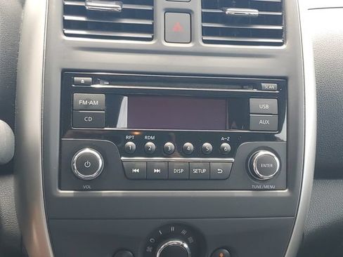 Used 2015 Nissan Versa SV FWD image 4