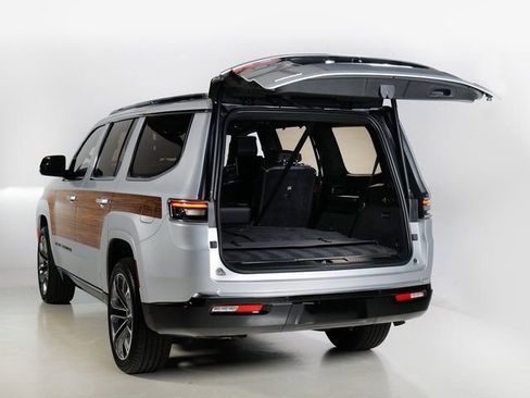 Used 2022 Jeep Grand Wagoneer Series III w/ Rear Seat Video Group 1 AWD/4WD image 6