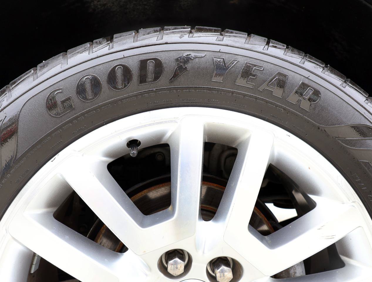Used 2015 GMC Acadia Denali FWD image 29