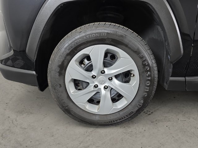 Used 2022 Toyota RAV4 LE AWD/4WD image 9