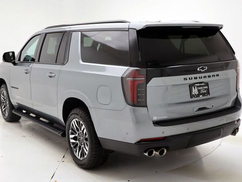 Used 2025 Chevrolet Suburban Z71 AWD/4WD image 7