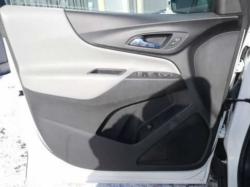 Used 2020 Chevrolet Equinox LT w/ Driver Convenience Package image 12