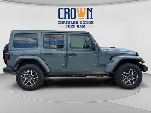 Used 2026 Jeep Wrangler Unlimited Sahara AWD/4WD image 2