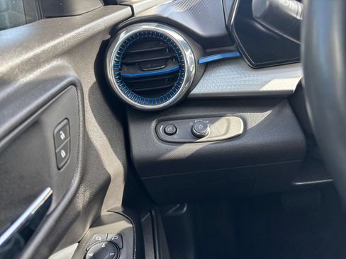 Used 2025 Chevrolet Trax LT w/ LT Convenience Package FWD image 28