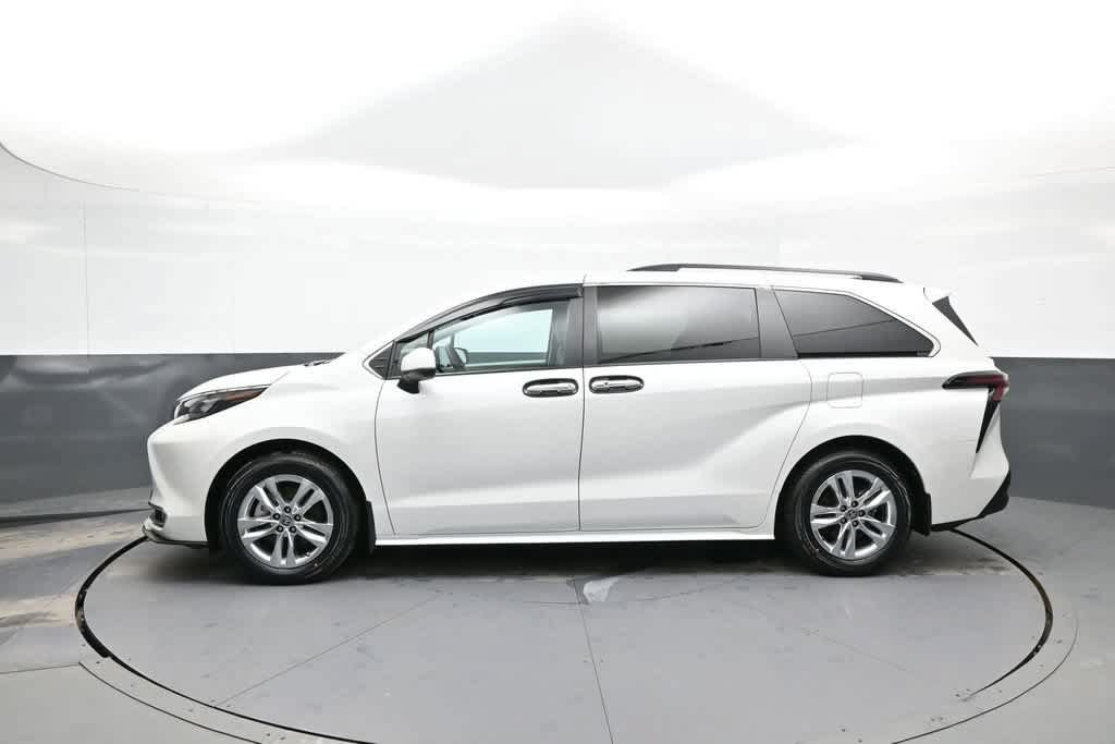Used 2024 Toyota Sienna XLE w/ XLE Plus Package AWD/4WD image 9