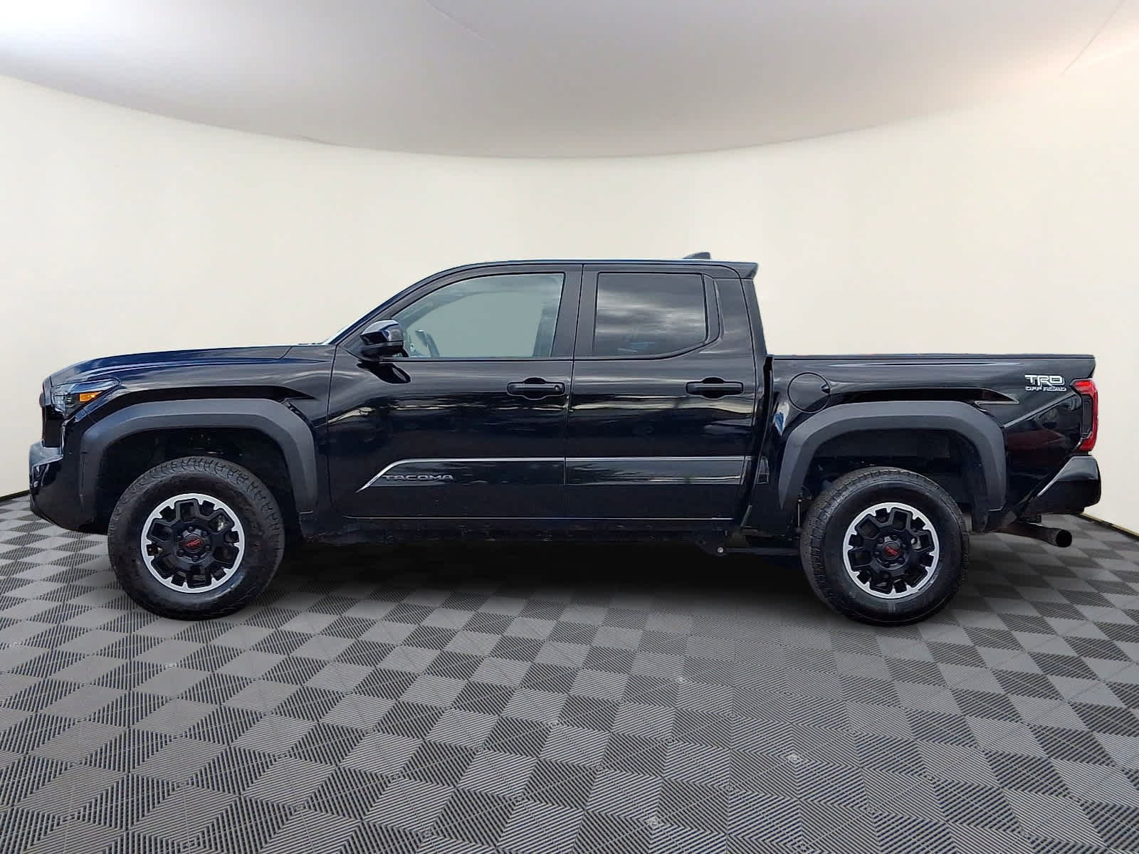 Used 2024 Toyota Tacoma TRD Off-Road AWD/4WD image 9