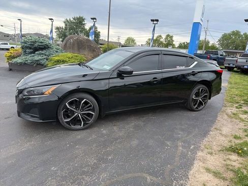 Used 2024 Nissan Altima 2.5 SR w/ SR Premium Package AWD/4WD image 4