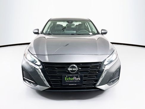 Used 2023 Nissan Altima 2.5 SL FWD image 2