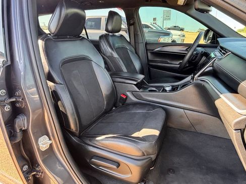 Used 2024 Jeep Grand Cherokee L Laredo AWD/4WD image 28