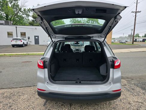 Used 2019 Chevrolet Equinox LS FWD image 6