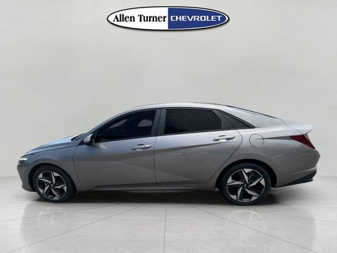Used 2023 Hyundai Elantra SEL w/ Convenience Package FWD image 6