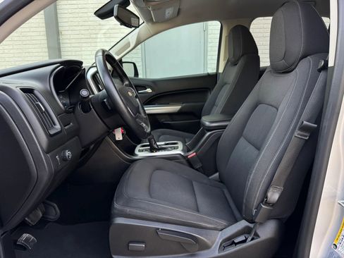 Used 2017 Chevrolet Colorado LT w/ LT Convenience Package RWD image 14