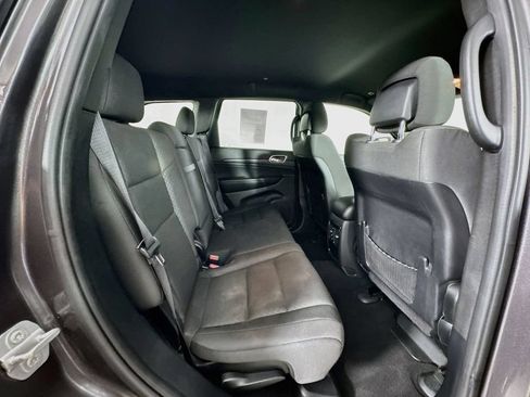 Used 2019 Jeep Grand Cherokee Laredo AWD/4WD image 26