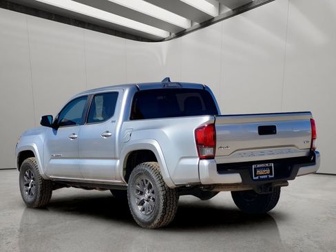 Used 2023 Toyota Tacoma SR5 w/ Technology Package image 3