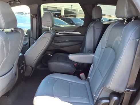 Used 2024 Buick Enclave Essence image 9