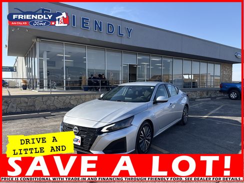 Used 2023 Nissan Altima 2.5 SV image 1