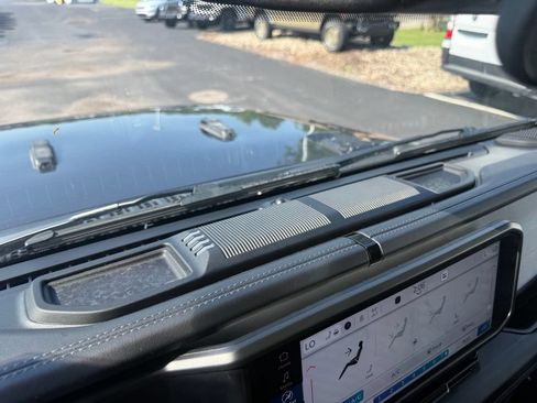 Used 2025 Jeep Wrangler Unlimited Sahara AWD/4WD image 26