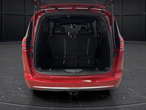 New 2026 Chrysler Pacifica Limited w/ Trailer Tow Group image 15