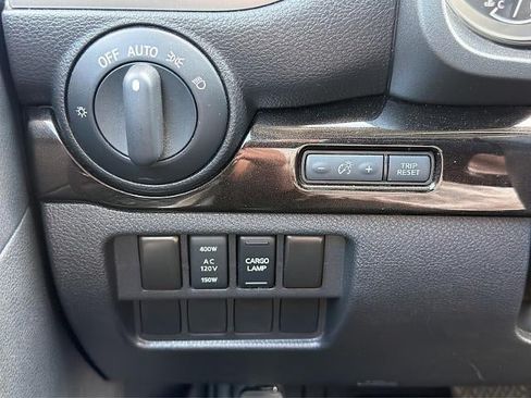 Used 2019 Nissan Titan SV w/ SV Convenience Package AWD/4WD image 33