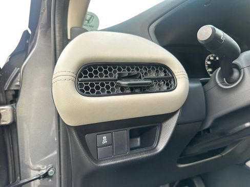 Used 2024 Honda HR-V LX image 13